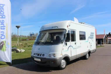Hymer B 584 2.5 TDI 115 PK Integraal, Hefbed, Barzit, Lange-bank, Eindkeuken, Lcd scherm, etc.