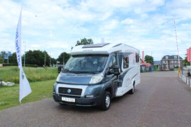 Knaus  Sky  TI  2.3 MultiJet  150 PK  Half-integraal, 2  Enkele-bedden,  Garage, Motor-airco, Trekhaak, Luchtvering,    Zonnepaneel,  etc.  57.450 km. Bj. 2013
