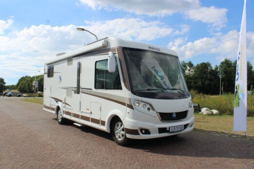 Knaus Sky I 700 MEG 2.3 Multijet 150 PK AUTOMAAT Enkele-bedden & Hefbed, Leer bekleding, Complete uitvoering, in nw. staat.