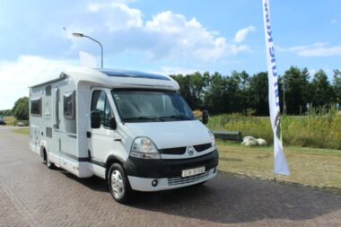 Knaus Sun TI 650 MF 2.5 cDI 107 Kw, Half-integraal, Fransbed, Motor-airco, Cruise-control, etc. etc. Bj. 2008