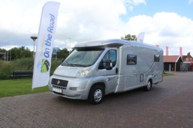 LMC 6600 TI 2.3 MultiJ 130 PK, Half-integraal, Enkele-bedden ( Laag ), Motor-airco, Fietsendrager (nw) Bj. 2008