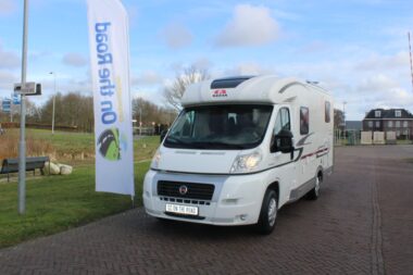 Adria Compact SL, Half-integraal, 2.3 MultiJet 130 PK, Enkele-bedden, Level-systeem, Motor-airco, Bj. 2010