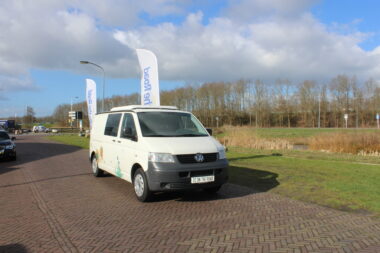 VW Transporter 2.5 TDI AUTOMAAT, PROFESSIONEEL omgebouwde VW bus voor 5 personen. Motor-airco, Trekhaak. etc.