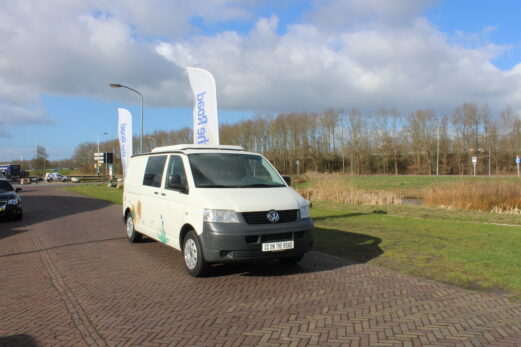 VW Transporter 2.5 TDI AUTOMAAT, PROFESSIONEEL omgebouwde VW bus voor 5 personen. Motor-airco, Trekhaak. etc.