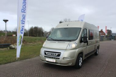 Hymer Car 322 buscamper, 2.2 MultiJ. 120 PK, Dwarsbed, Aut. schotel. LCD scherm, Zonnepaneel, etc. etc. Bj. 2010
