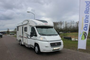 Adria Matrix 680 SP, Half-integraal, Fiat 130 PK Multijet, Dwarsbed /Hefbed,6 zitplaatsen op het kenteken etc.