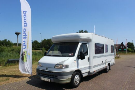 Sir-mobiel Half-integraal, Dinette, Rondzit/vastbed, 2.5 TDI 115 PK Camera, Trekhaak, Zonnepaneel