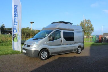 Renault Traffic Traveler, Hoog-dak, Bus-camper, Inbouw in 2017, Motor-airco, Trekhaak, Luifel, etc.