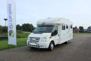 LMC Liberty 708 TI 2.4 Turbo, Half-integraal, Enkele-bedden, Twee- draaistoelen, Motor/ Dak airco