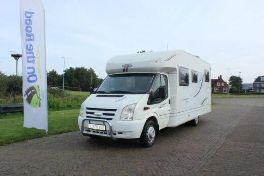 LMC Liberty 708 TI 2.4 Turbo, Half-integraal, Enkele-bedden, Twee- draaistoelen, Motor/ Dak airco