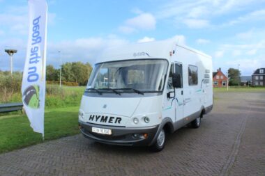 Hymer B 584 2.8 i. d. T. D. 122 PK, Integraal, Hef-bed, Bar-zit, Lange-bank, Bj. 2001