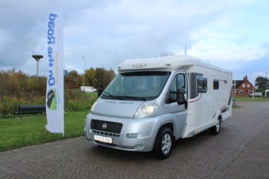 LMC 662 TI 2.3 MultiJ. 130 PK Half-integraal, Frans=bed, L-zit, Twee draaistoelen, Fietsendrager aan chassis