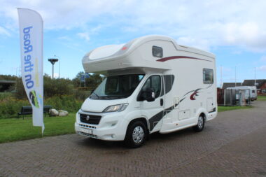Eura Mobil TA 570 HS 2.3 MultiJ. 150 PK, Alkoof, Rond-zit achter, 4 Slaapplaatsen, Kleine camper.