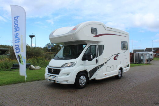 Eura Mobil TA 570 HS 2.3 MultiJ. 150 PK, Alkoof, Rond-zit achter, 4 Slaapplaatsen, Kleine camper.