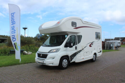 Eura Mobil TA 570 HS 2.3 MultiJ. 150 PK, Alkoof, Rond-zit achter, 4 Slaapplaatsen, Dubbele bodem, Compacte camper.