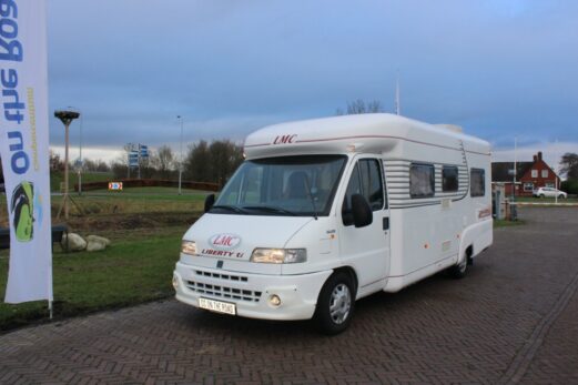 LMC Liberty 2.8 JTD 128 PK, Half- integraal, AUTOMAAT, Motor-airco, Dak-airco, Halve-treinzit, Zitbankje, Twee- draaistoelen, Frans-bed.