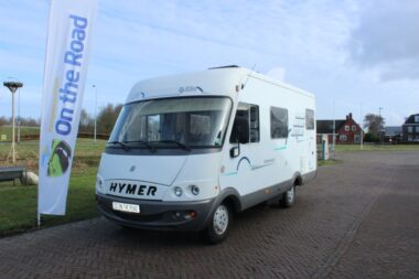 Hymer B 524 2.8 122 PK Integraal, Hefbed, Vastbed achter 1m, breed, Garage, L. Zit. 2 Draaistoelen, Bj. 2000