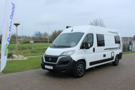 Weinsberg Cara Tour 600 MQ 600 Buscamper 2.3 Multi 140 PK, dieselkachel met warmwaterboiler, Dwarsbed, halve-Treinzit, Draaibare- voorstoelen eerste eigenaar Bj. 2021