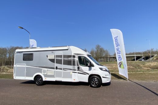Sunlight   T 68  2.3  MultiJ. 150 PK  AUTOMAAT  Half-integraal, 2  Lengte-bedden, Midden-hefbed, Garage. Bj. 2016