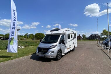 Bürstner AUTOMAAT Lyseo Harmony Line 690 G Half-integraal, Motor-airco, Enkele-bedden, Midden-hef-bed, Garage, Halve-treinzit, Draaistoelen, Bj. 2021
