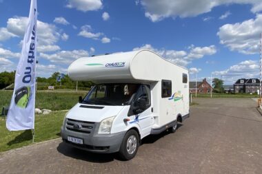 Chausson 2.2 Diesel 130 PK, Alkoof, Dwars-bed achter, 4 slaapplaatsen Garage. Draaistoelen, Euro 4, Bj. 2008