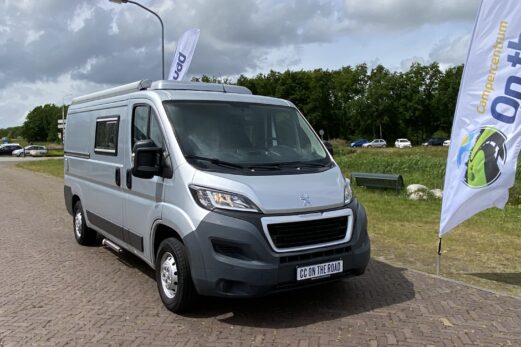 Peugeot   Boxer  2.2  L.  96 KW   Bus-camper ,  Zelfbouw,  Zit – slaap-bank achter , Trekhaak , Hef-dak,  Zilver met. Bj. 2014