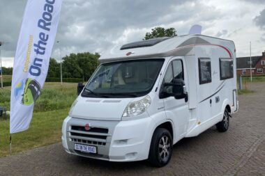 Bürstner T 595 Nexxo 2.3 MultiJet.130 PK Half-integraal, Motor-airco, Halve-dinette, Frans bed, Lengte 5.90 M. Bj. 2010