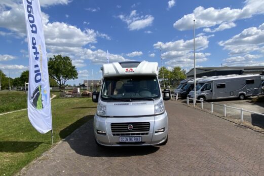 Adria Compact SP 2.3 MultiJet.130 PK Half-integraal, Motor-airco, Halve-dinette, Dwars-bed, Garage, Lengte 5.90 M. Bj. 2010
