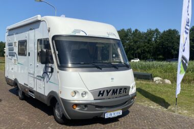 Hymer B 564 2.8 i, d, TD 122 PK Integraal, Hef-bed voor, Treinzit, Middenkeuken, 4 pers etc. Bj. 2000.