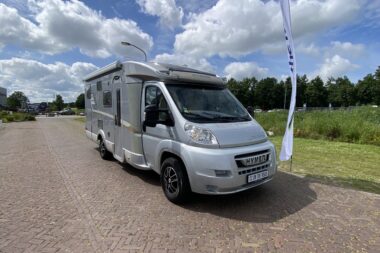 Hymer       T 674 SL       2.3  MultiJet 160 PK,  Half-integraal,  2  Enkele-bedden,  Motor-airco, Aut. schotel    etc. Bj.2011