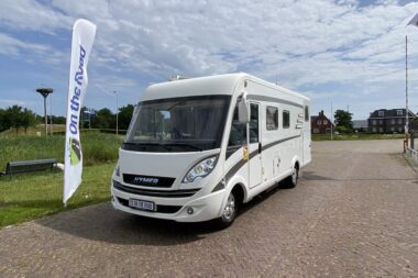 Hymer B 678 PL AUTOMAAT 3 liter diesel met 177 PK, lengte-bedden & Hefbed Bj. 2016.
