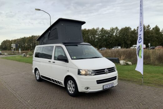 VW T5 Buscamper met hefdak,4 pers FSL inbouw, Draaibare voorstoelen, Bj. 2012