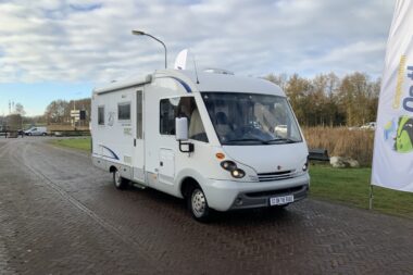 Bürstner Elégance 660 Integraal, Fransbed & Hefbed, Draaistoelen voor, Level systeem., Elektr. fietsendrager. Bj.2004