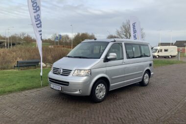 VW Westfalia California 2.5 TDi 130 PK, 5 Zitplaatsen, 4 slaapplaatsen, Elektr. hef-dak / zij deur, Bj 2006