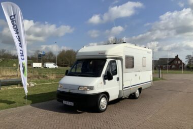 Detlheffs 2.8 i. d. TD 122 PK. Half-integraal, Frans-bed achter, Bj. 2000 prijs € 16.999,-