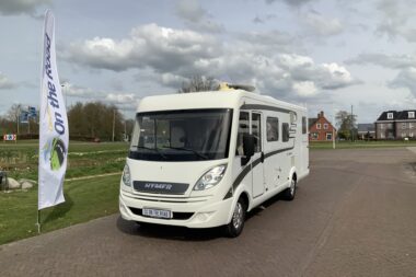 Hymer Exsis-i 688 150 PK Integraal, Enkele lengte-bedden & Hef-bed, EPS levelsysteem, 2 x airco, Elektrische fietsendrager Bj. 2016