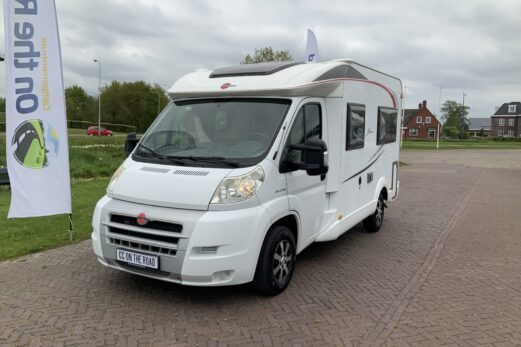 Burstner Nexxo 569 Halfintegraal, Treinzit, Fransbed, twee draaistoelen, kleine camper, Bj. 2010