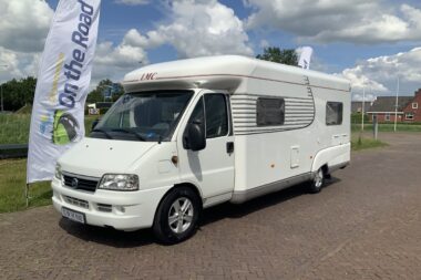 LMC Fiat Ducato 2,8 JTD 128 PK, AUTOMAAT Half-integraal, Motor-airco, 2 Lengte-bedden ( Laag ), Alko-chassis etc. Bj 2003
