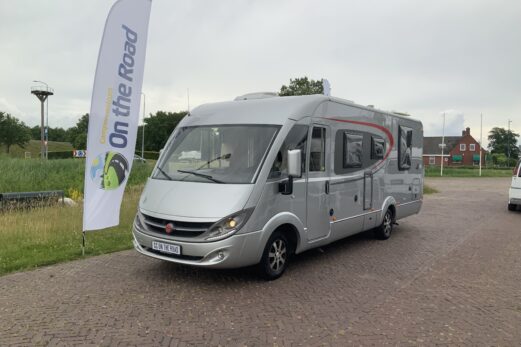 Bürstner Aviano 727 2.3 AUTOMAAT 150 PK integraal, Motor-airco, Queens-bed, gelijkvloers, zij zitgroep Bj. 2012