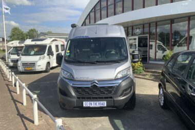Pössl Summit 600 Plus 140 Pk Dwars-bed, Motor-airco, Draaistoelen, Zwenkbare fietsendrager Bj. 2020