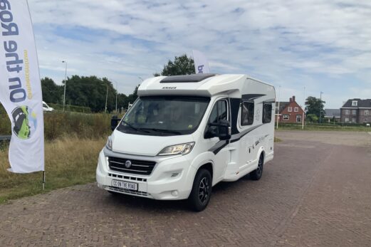Knaus Sky Ti Silver Selection 2. 3 130 PK, Half-integraal, Motor-airco, Fransbed, Halve-treinzit, Kleine camper, Bj.2016