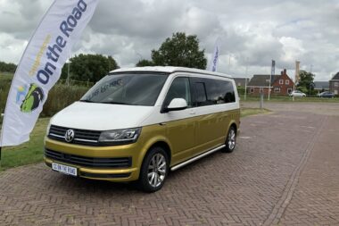 VW T 6 Columbus inbouw, Transporter 140 PK, 5 pers op kenteken, Hefdak, 4 slaapplaatsen, Wegdraaibare fietsendrager, Bj.2015