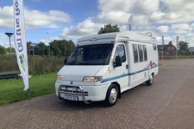 Hobby 550 2.5 TDI 115 PK Half-integraal, Stuurbekr. Stapelbed achter, Dinette, I. z. g. st., Km. 137.547 Bj. 1997