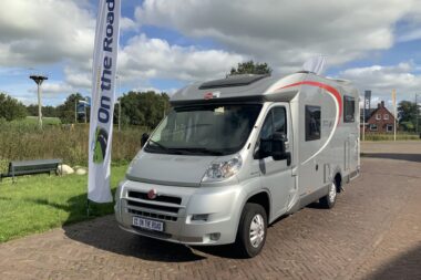Bürstner Travel Van 2.3 MultiJ. 130 PK Half-integraal. Motor-airco, Garage, 2 lengte-bedden, Lengte 6.70 m., etc. Bj 2013